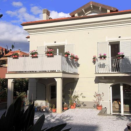 Guesthouse Villa Jung ボルディゲーラ エクステリア 写真